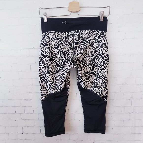 Lululemon Real Quick Crop Posie Black White Floral Size 6 Luxtreme Pockets - Picture 4 of 11